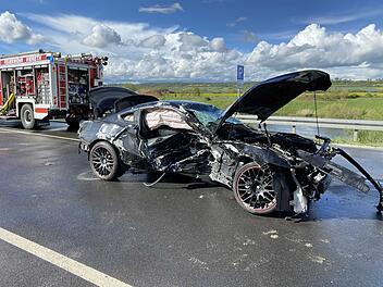 Mehrere Verletzte bei schweren Verkehrsunfall auf der B26