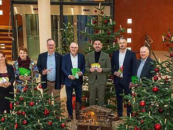 Kinderbaum in Coburg: Weihnachtsgeschenke f&uuml;r bed&uuml;rftige Kinder