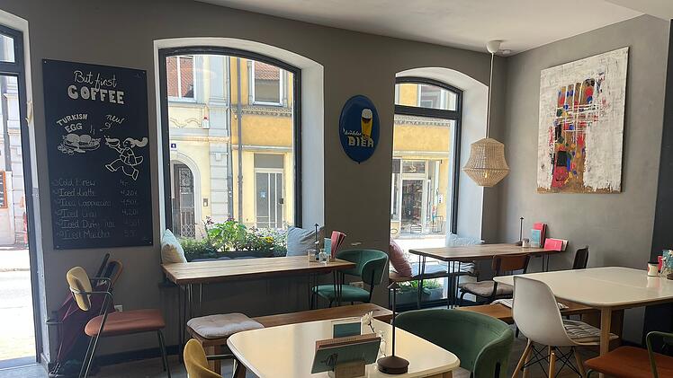 Im Caf&eacute; Zweite Heimat stehen neben hausgemachten S&uuml;&szlig;speisen auch verschiedene herzhafte Gerichte auf der Karte.