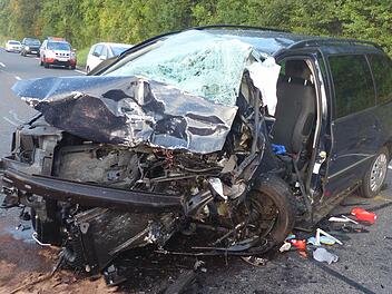 In diesem VW Sharan starb der Autofahrer.