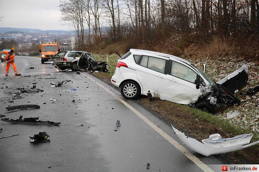 Frontalkollision auf B15 bei Döhlau
