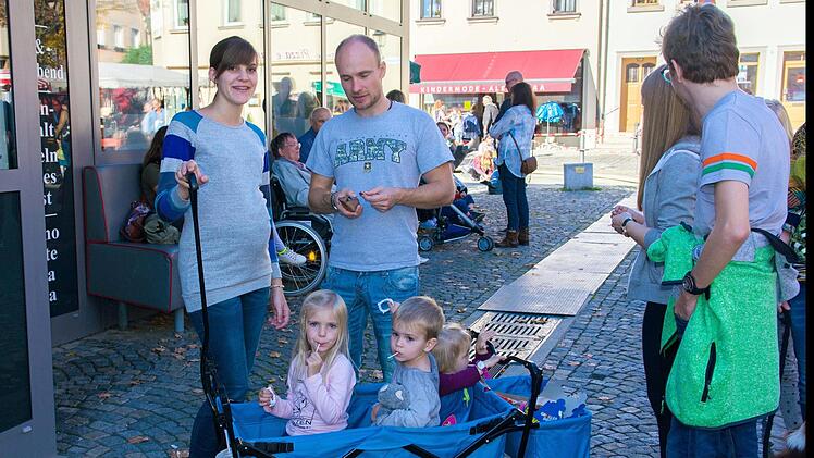 Viele Familien zog es am Sonntag zur Haßfurter Kirchweih.Ulrike Langer