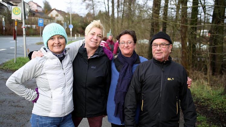 Auch Einheimische liefen mit, hier die Weitramsdorfer Heidrun Bunk, Katrin Melzer sowie Monika und Ulrich Engel (von links). Foto: Bettina Knauth