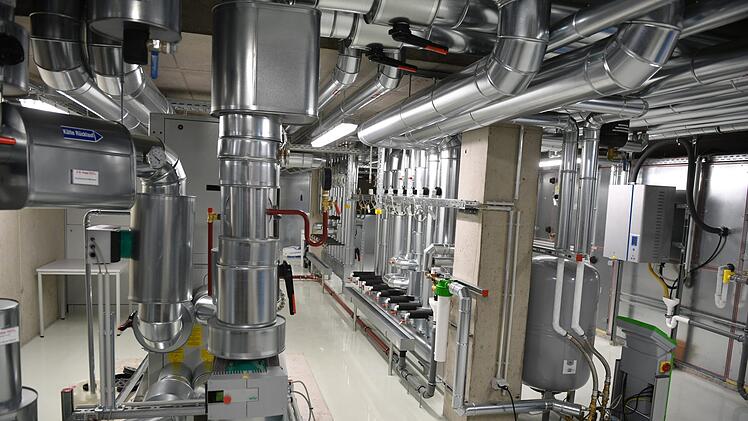 Die Klimaanlage im Keller des sechsgeschossigen Neubaus sorgt für  eine relativ konstante Temperatur, die nicht über 20 Grad Celsius liegen darf, und für eine Luftfeuchte von maximal 55 Prozent. Foto: Ronald Rinklef