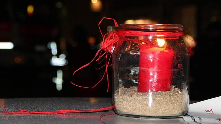 Stimmungsvolle Lichter waren vor den meisten Geschäften in der Ludwigstraße aufgestellt.