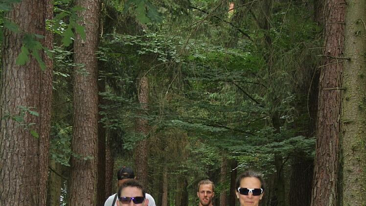 Die Strecke f&uuml;hrte durch k&uuml;hle W&auml;lder - ein echtes Plus fanden die Wanderer. Foto: Sonny Adam