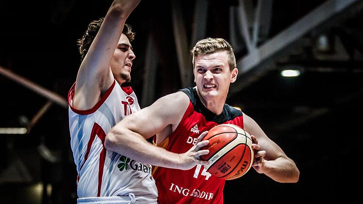 Der früher in Bamberger spielende Moritz Sanders (rechts, Falcons Nürnberg) fand nach einer Verletzung in der Vorbereitung im Turnier nicht zu seiner Form. Foto: Fiba-Europe