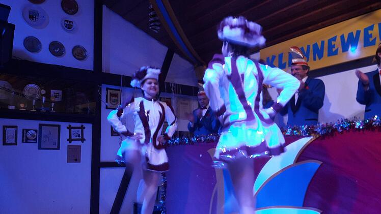 Die Tanzladies, Miriam Gessner, und  Sophia Erhart, in Aktion. Hartmut Hessel