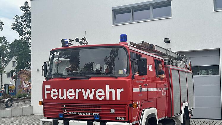 Dechsendorf: Seltenes Feuerwehr-Kultfahrzeug "Emma" war zu Gast in Franken