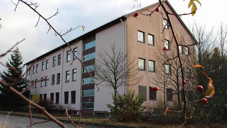Gebäude 38, das 1987 errichtete südlichste Bauwerk in der ehemaligen Kaserne mit fast 1700 Quadratmetern Geschossfläche könnte zur Unterkunft für Asylbewerber werden.  Fotos: Eckehard Kiesewetter