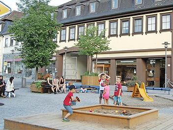 Das Gebäude Marktplatz 10 (im Hintergrund) ist wieder als Flechthaus im Gespräch. Foto: Andreas Welz