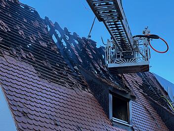 Dachstuhlbrand zerstört Einfamilienhaus