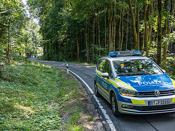 Bayreuth: Mann bei Waldarbeit schwer verletzt - Polizei prüft korrektes Handeln