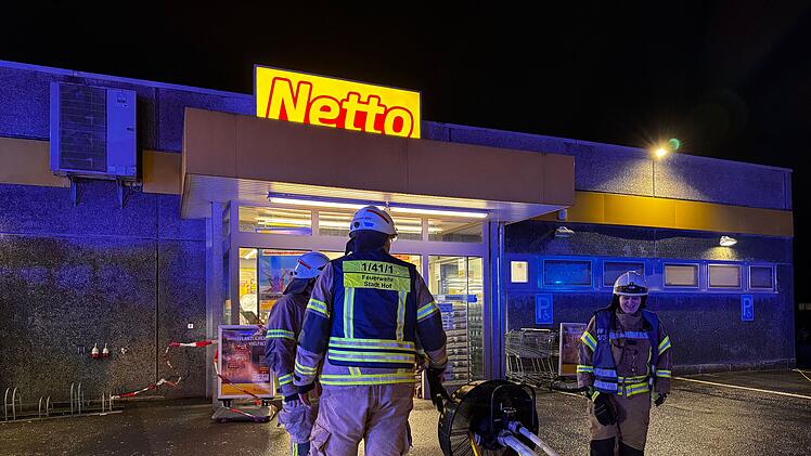 Hof: Detektiv jagt Dieb mit Pfefferspray - 18 Verletzte in Supermarkt