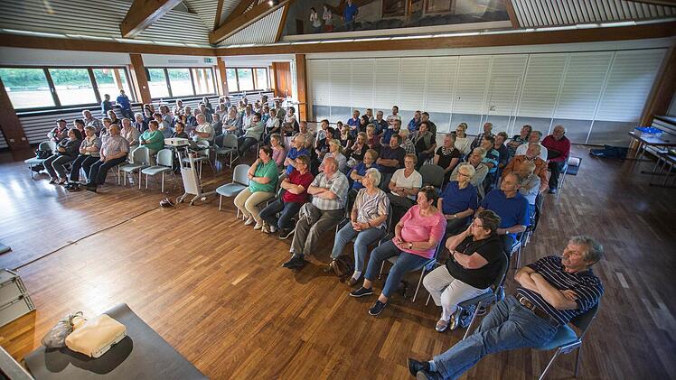 Über 90 Teilnehmer kamen in den Ebelsbacher Bürgersaal: Mitglieder der Herzsportgruppe Haßberge mit Familienangehörige und Bekannte sowie Interessierte.