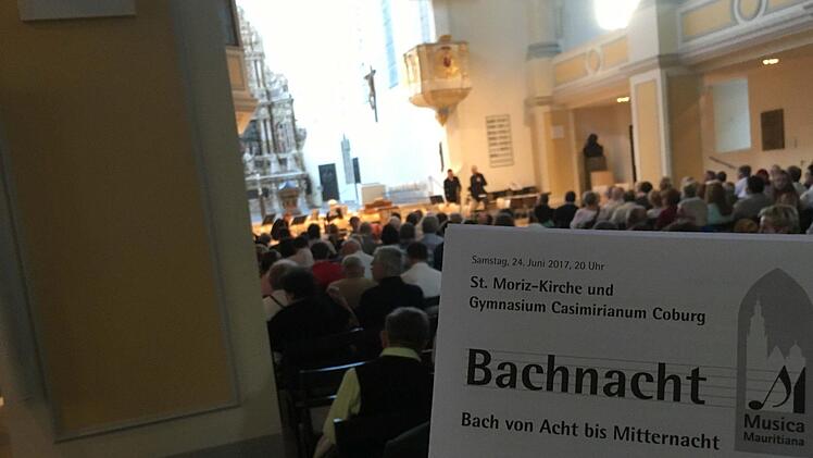 Die Coburger Bachnacht unter der Leitung von Peter Stenglein lockte zahlreiche Zuhörer an mit ihrem vielseitigen Programm. Foto: Jochen Berger