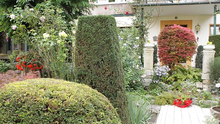 Überall im Garten stößt man auf gepflegte Orte voller Schönheit.