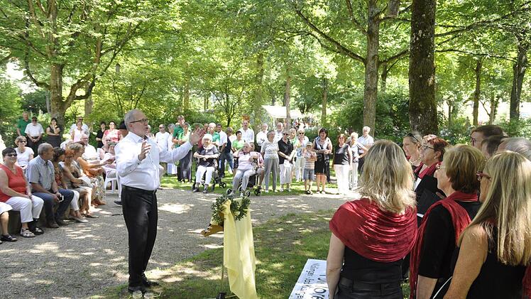 Auftritt des Folklorechors Nüdlingen  Fotos: Peter Klopf