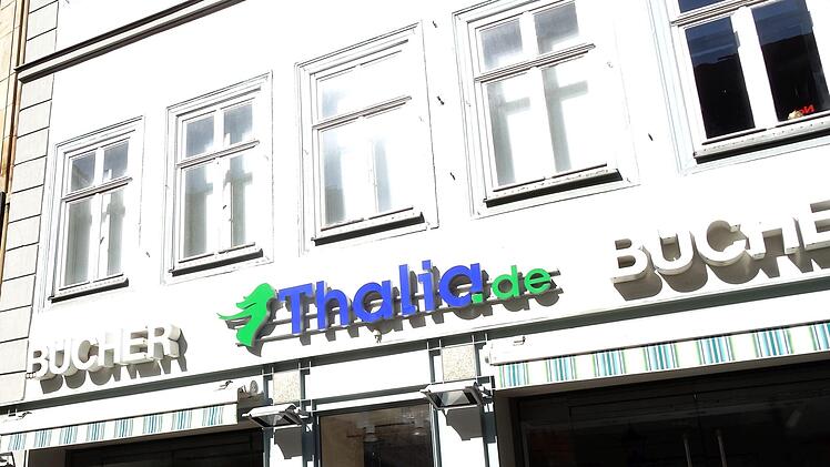 Während Modegeschäft und Buchhandlung ihren Betrieb bald wieder aufnehmen dürfen, müssen Restaurants und Schnellrestaurants noch abwarten.Foto: Jochen Berger