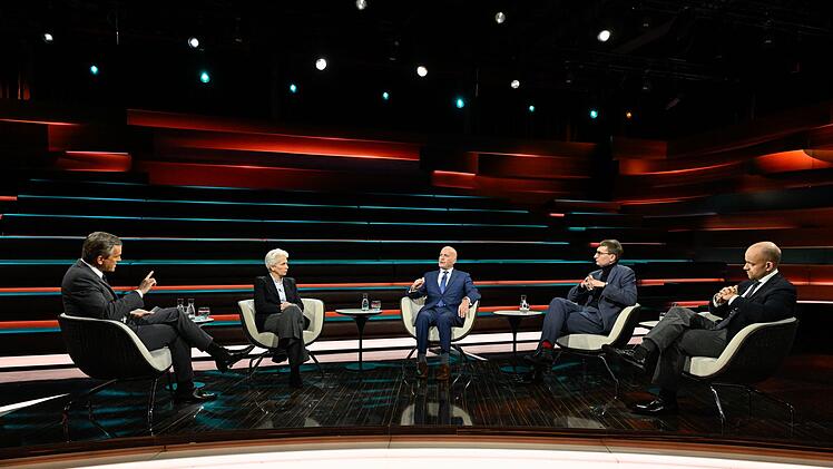 Zu Gast bei Lanz waren Marie-Agnes Strack-Zimmermann, FDP-Politikerin im Europ&auml;ischen Parlament, der AfD-Verteidigungsexperte R&uuml;diger Lucassen (2. v. l.), der Journalist Marc Felix Serrao (r.) sowie der Milit&auml;rhistoriker S&ouml;nke Neitzel.