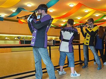 Die Zahlbacher Schützen haben ihr Königshaus 2013 bekannt gegeben. Unser Foto zeigt die Jugend beim Training. Fotos: Björn Hein