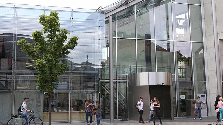 Seit 2004 gibt es die Teilbibliothek am Heumarkt. Der Architekt plante damals den Erweiterungsbau gleich mit.