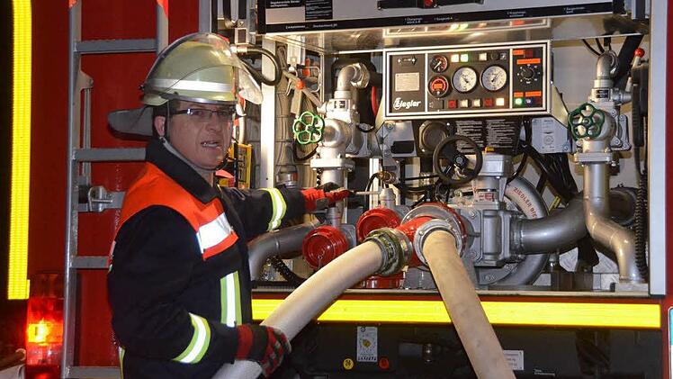 Zum Brand eines Gartenhäuschens in Bad Kissingen ist die Feuerwehr in der Nacht zum Donnerstag ausgerückt. Foto: Peter Rauch