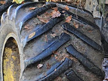 Am Freitag machte sich ein Lkw-Rad in Oberstaufen selbstständig und landete in einem Hotel. Die Bewohnerin des Zimmers wurde nur knapp verfehlt. Symbolbild: Helmut Will