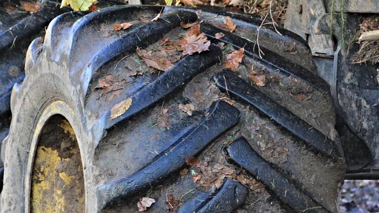 Am Freitag machte sich ein Lkw-Rad in Oberstaufen selbstständig und landete in einem Hotel. Die Bewohnerin des Zimmers wurde nur knapp verfehlt. Symbolbild: Helmut Will