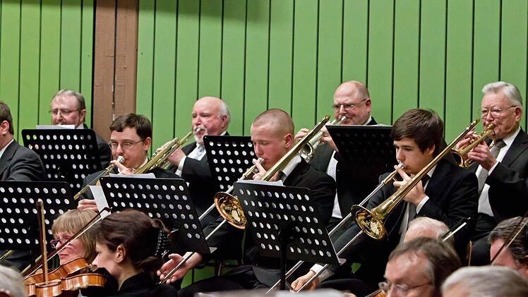 In Griegs Klavierkonzert komplettierten dann auch drei Posaunisten die Orchesterbesetzung.