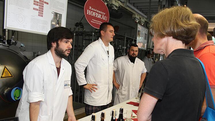 Das fr&auml;nkische Guinessbier, wie es Sch&uuml;ler der Lemitec herstellten, kam bestens an. Foto: Sonny  Adam