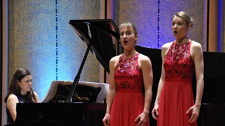 Das Trio Canzon-Ela: Esthea Kruger, Anna-Lena Müller und Lena Elisabeth Vogler. Peter Klopf