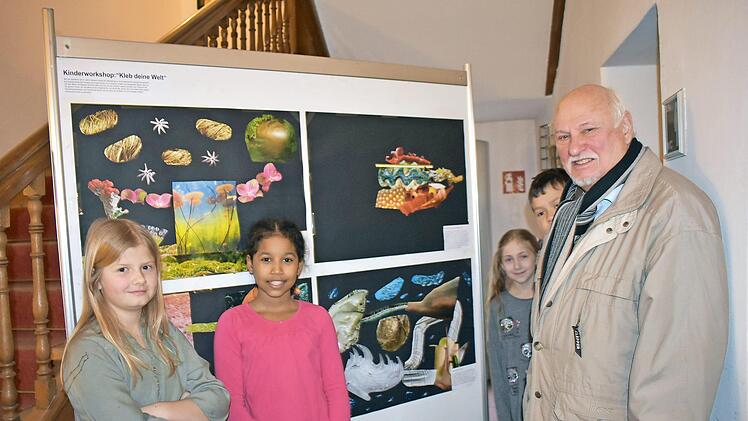 Die Ausstellung im Rathaus ist bis Ende Mai zu sehen. Foto: Petra Malbrich