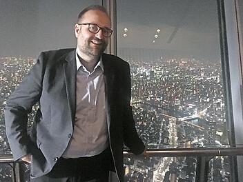 Hat eine lange Reise hinter sich: Der in Coburg geborene und aus Heldritt stammende Jochen Gundel steht auf dem Skytree Tower in Tokio. 2019 war er in Japan und plant seit dem die Olympischen Spiele für den TV-Sender Eurosport. Der 42-Jährige ist für den Sendeablauf rund um die Uhr verantwortlich.