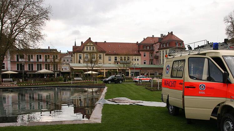 Wie starb die 83-jährige Frau, die im Springbrunnen im Rosengarten in Bad Kissingen am Karfreitag lag? Eine Obduktion soll jetzt Aufschluss geben. Foto: Paul Ziegler