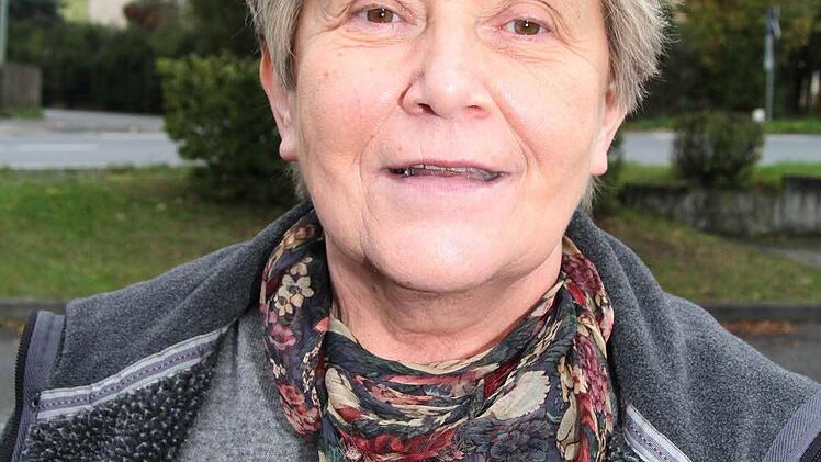 "Nudeln esse ich sehr gerne. Welche Form die Nudeln haben, ist mir eigentlich egal. Sehr gut finde ich Nudeln mit Scampi oder nur mit angerösteten Paprika. Und Parmesan gehört natürlich auch dazu. Nur selbst gemacht habe ich Nudeln eigentlich noch nie, dazu habe ich keine Zeit. Aber wenn ich Nudeln selbst machen würde, dann würde ich gefüllte Nudeln selbst machen. Aber die machen einfach richtig viel Arbeit", erklärt Renate Gehrigk. Foto: Sonja Adam