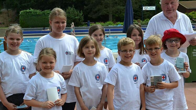 Der Nachwuchs freute sich &uuml;ber erworbene Abzeichen. Foto: Uschi Prawitz
