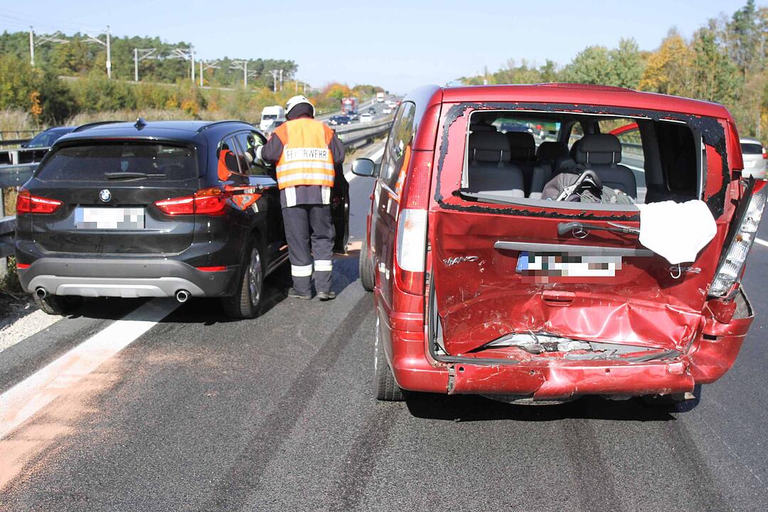 Schlimme Unfallserie auf der A9: Drei Personen schweben in akuter Lebensgefahr