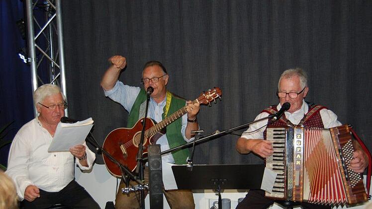 "Die alten Haderlumpen" begleiteten das Programm musikalisch. Foto: Helke Renner