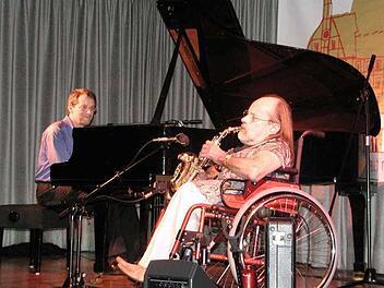 Anlässlich der 1200-Jahr-Feier der Stadt spielten Klaus Kreuzeder und Mathias Mönius 2005 zusammen im Rathaussaal. Dazu wurde eigens der Forchheim-Blues kreiert.  Foto: Archiv Pauline Lindner