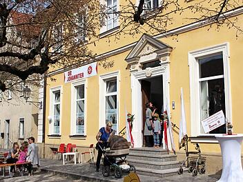 Der Johanniter-Treff "Unter den Linden" ist seit April 2017 eine feste Einrichtung und zentrale Anlaufstelle in der Schlüsselfelder Altstadt. In diesem Jahr kam ein Hol- und Bringdienst dazu.  Foto: Evi Seeger/Archiv