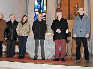 Die anwesenden neuen Mitglieder beider Verwaltungen (v. l.): Herbert Bürger, Josef Müller (beide Marienkapellenstiftung) Clemens Bürger (St. Nikolaus), Hans Lange, Pia Herrmann (beide Marienkapellenstiftung), Christian Rösch, Heinrich Panzer und Stefan Stern (alle St. Nikolaus)  Foto: Helmut Vogler