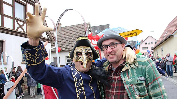 Bürgermeister Andreas Sandwall (rechts) mitten im venezianischen Karneval. Foto: Benedikt Borst