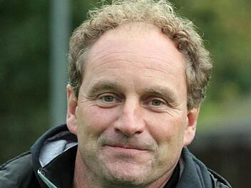 Der ASV Niederndorf und Trainer Hans-Jürgen Heidenreich dehnen die vorerst nur bis zum Winter vereinbarte Zusammenarbeit bis zum Ende der Saison aus.  Foto: anpfiff.info