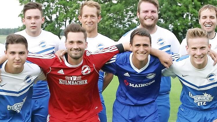 Viel vorgenommen haben sich die Spfr. Unterpreppach mit ihren beiden Mannschaften f&uuml;r die kommende Saison, was elf Neuzug&auml;nge unterstreichen, hinten v.&nbsp;l.: Spielertrainer Konstantin K&ouml;rner (vom FC Rentweinsdorf), Christian Griebel, Nils Hohmann, Joseph Wei&szlig; (alle TV Ebern), Benjamin J&auml;ger (FC Rentweinsdorf), Jonas Ludewig (TV Ebern), Vorstand Dominik Pr&auml;ger; vorn v.&nbsp;l.: Florian Koch (TV Ebern), Pascal Z&uuml;rl (FC Rentweinsdorf), Philipp Ebert (TV Ebern U19), Fabian Fuchs (TV Ebern). Auf dem Bild...