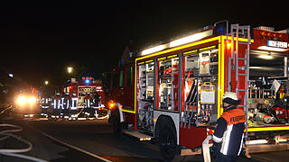 Wohnhaus brennt in Oerlenbach - Bewohner retten sich vor Flammen