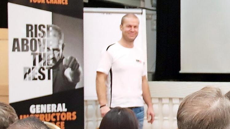 Matthias Birkner sprach vor Krav-Maga-Trainern aus ganz Deutschland. Foto: Johanna Blum
