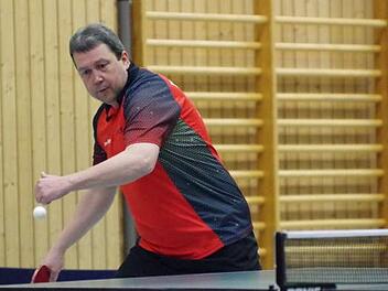Beim 8:8 des TSV Teuschnitz II im Relegationsspiel gegen den SV Langenau blieb Hans-Jürgen Martin (Bild) im Doppel mit Benjamin Gratzke und in seinen zwei Einzeln unbezwungen.  Foto: Hans Franz