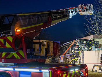 Wohnhausbrand in Hofheim: 100.000 Euro Schaden - Kripo ermittelt