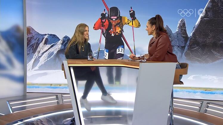 Esther Sedlaczek (r.) und Gela Allmann freuen sich &uuml;ber Platz vier f&uuml;r Tatjana Paller